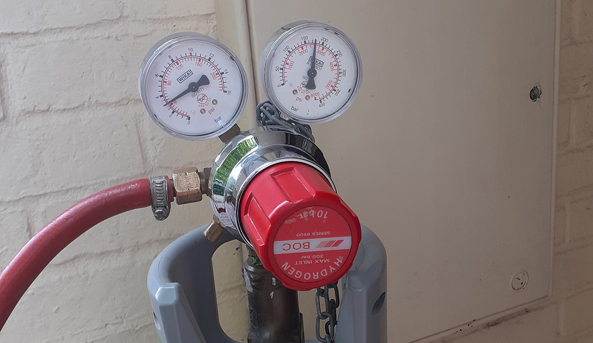 Tracer gas equipment used to test concealed heating and water pipework